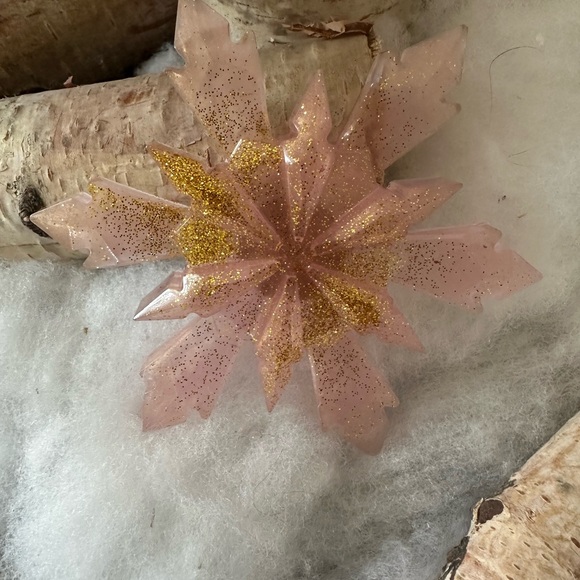 Beautiful Glittering Winter Snow Flake Magnets - Picture 9 of 9